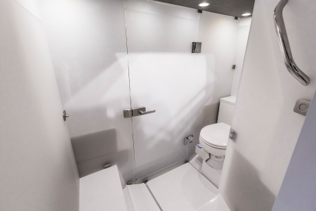 Axopar_37_ST_gallery_058_R7A7129__ScaleWidthWzQ2MF0